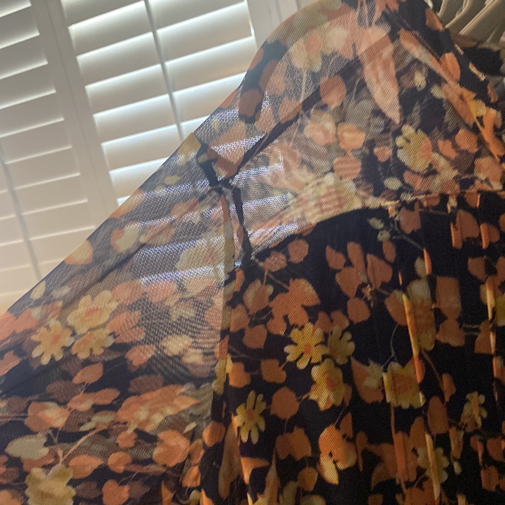 Womens Floral Top Sheer Arms & collar 3X - Picture 2 of 4